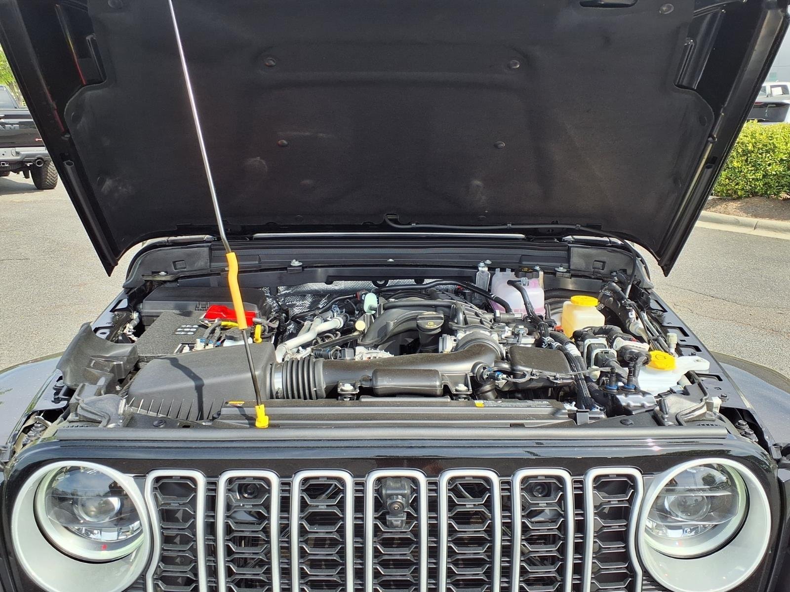 New 2026 Black Clear-Coat Exterior Paint Jeep Sahara image 28