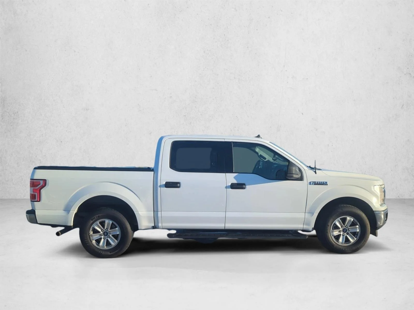 Used 2020 Oxford White Ford XLT image 4