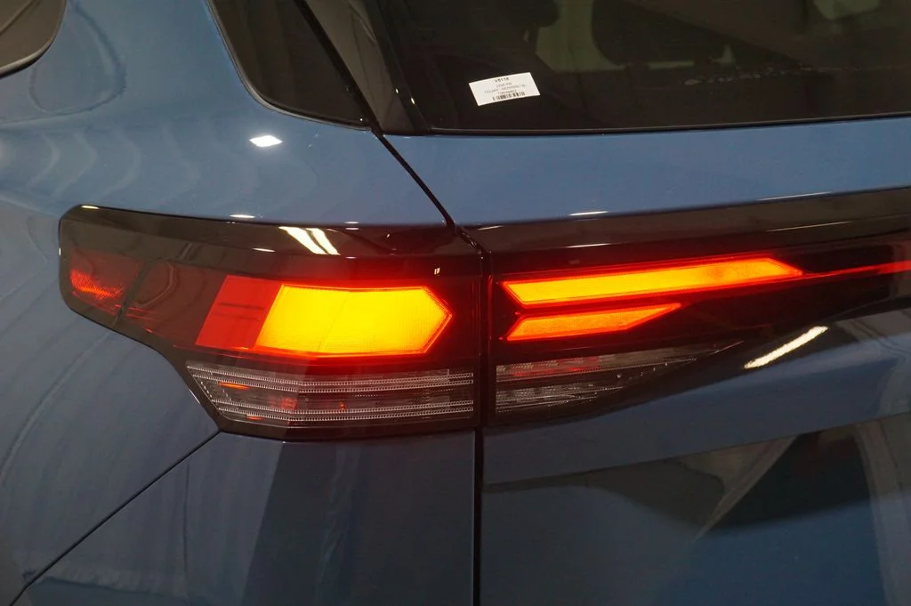 New 2026 Blue Volkswagen 2.0T SE R-Line Black image 31