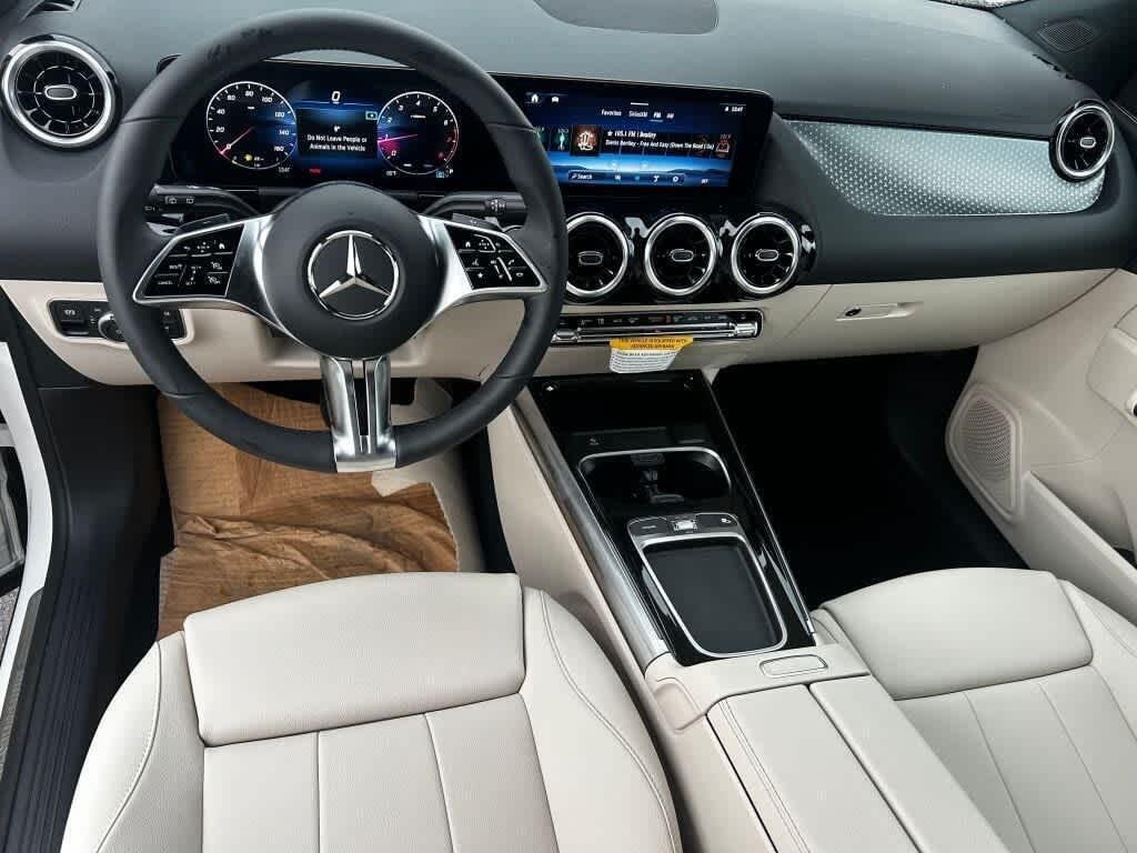 New 2026 Polar White Mercedes-Benz GLA 250 image 2