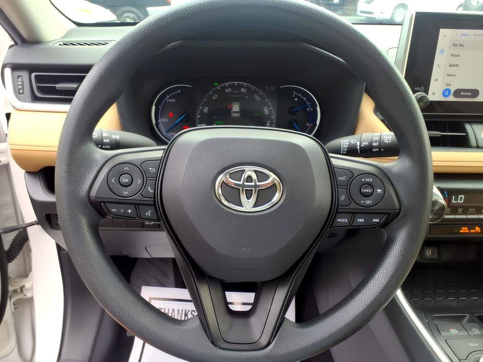 Used 2023 Ice Cap Toyota Hybrid XLE image 24