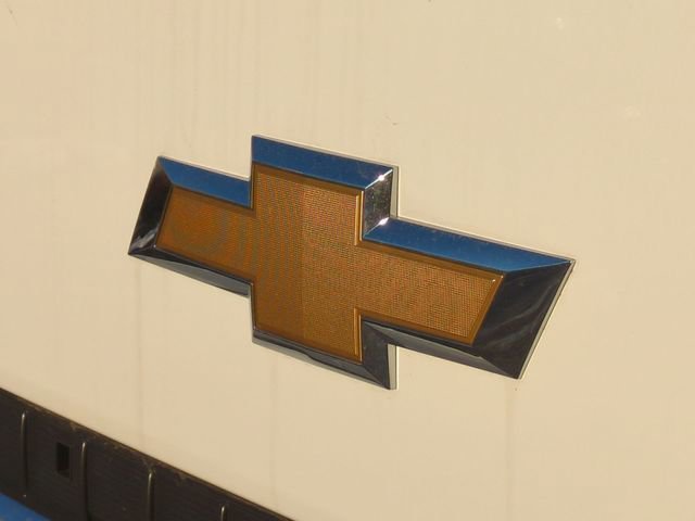 New 2024 Arc White Chevrolet  image 28