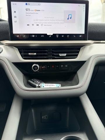 New 2027 Avalanche Gray Ford Active image 75