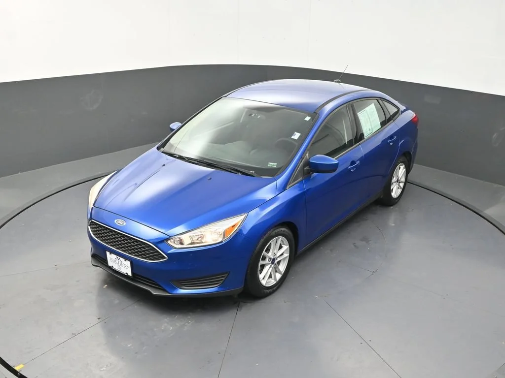 Used 2018 Blue Ford SE image 16