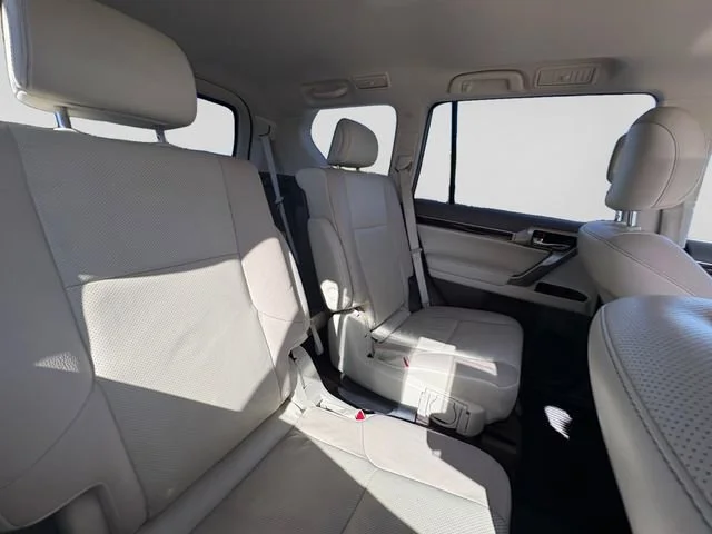 Used 2018 White Lexus GX 460 image 30
