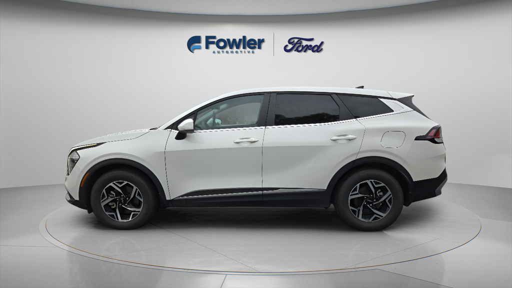 Used 2023 White Kia LX image 8