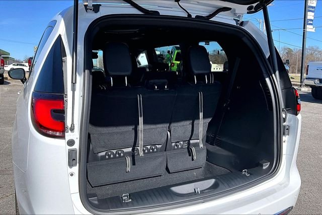 New 2026 Chrysler Pacifica Select 4D Passenger Van