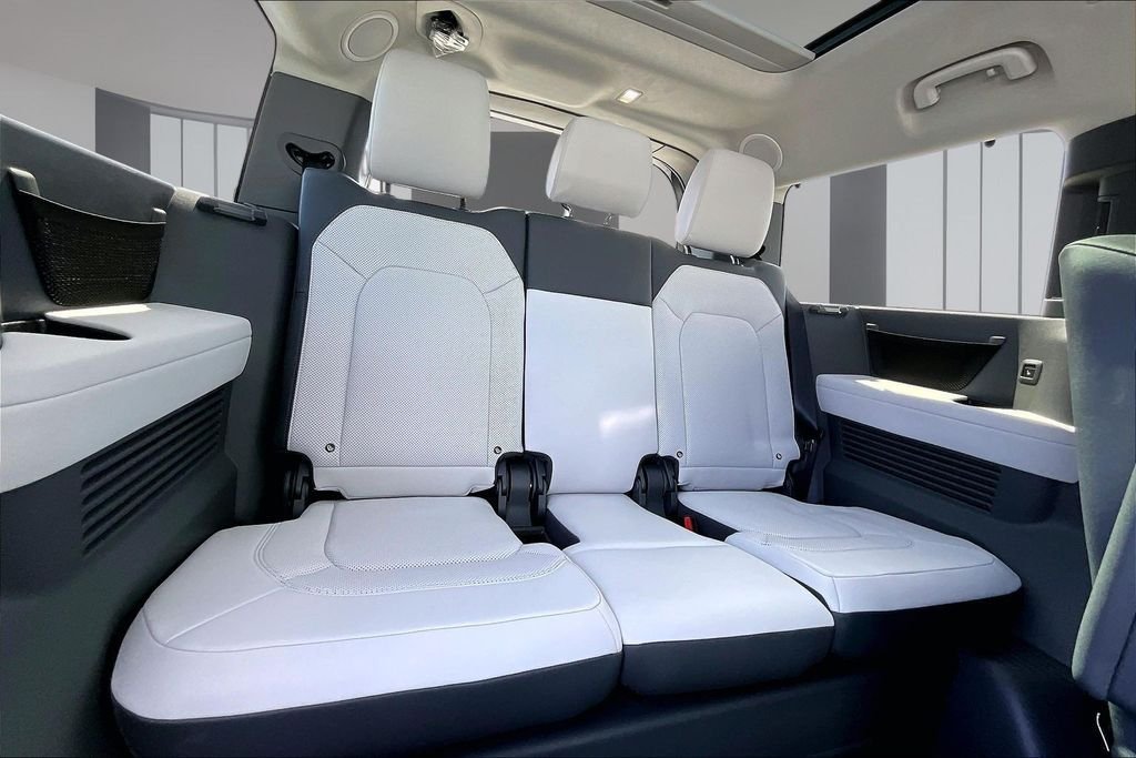 2025 Land Rover Defender V8 - Photo 11