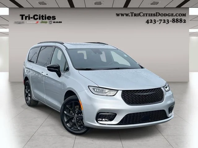 2026 Chrysler Pacifica Select AWD's photo
