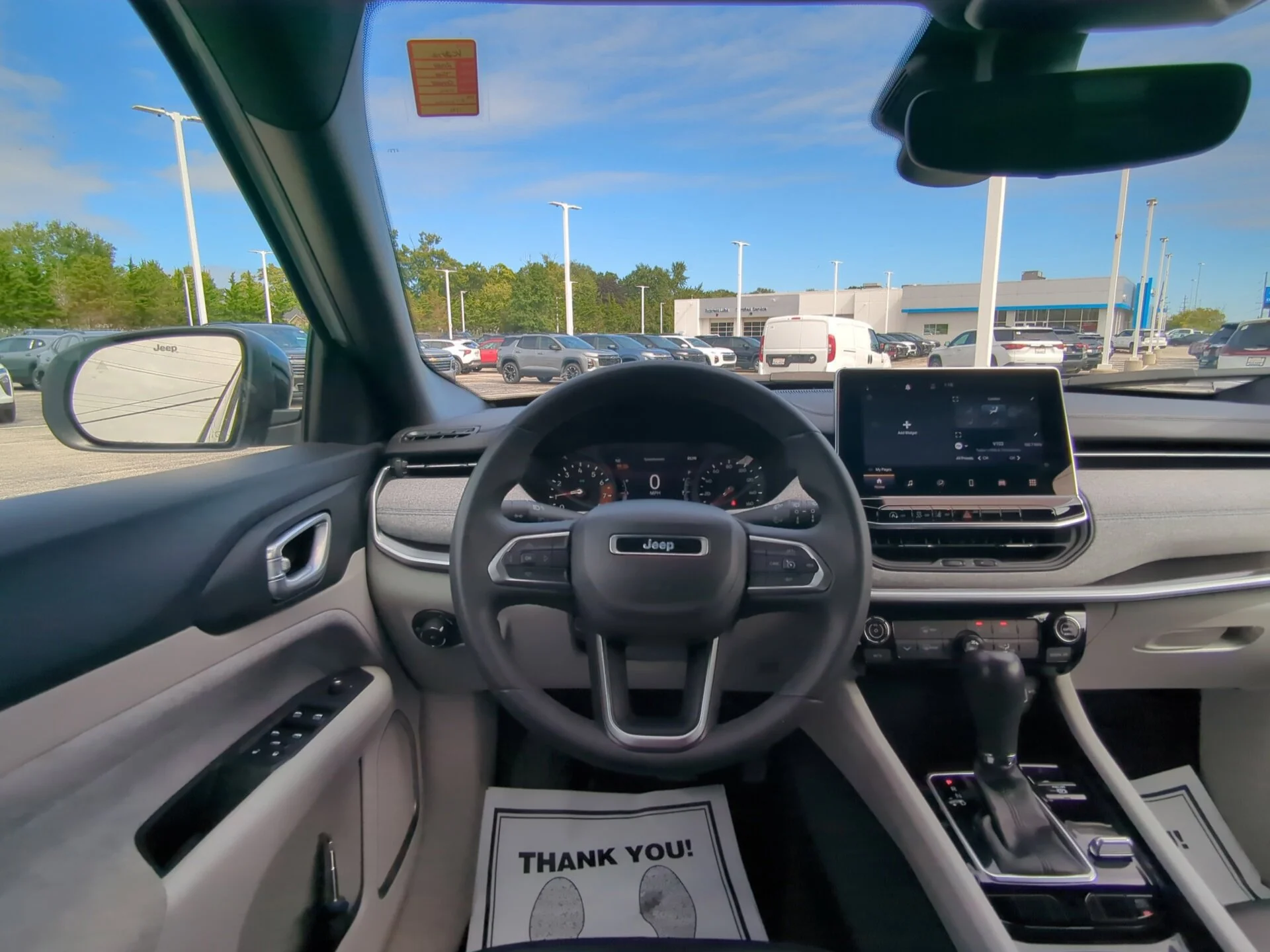 Used 2024  Jeep Latitude image 14