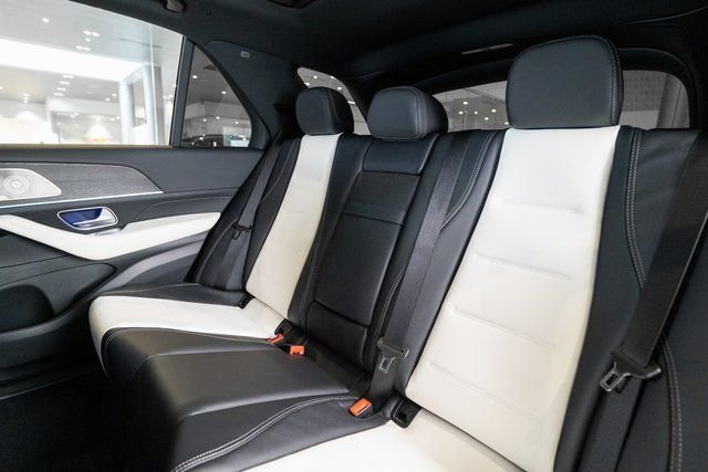 New 2026 MANUFAKTUR Moonlight White Metallic Mercedes-Benz GLE 350 image 29