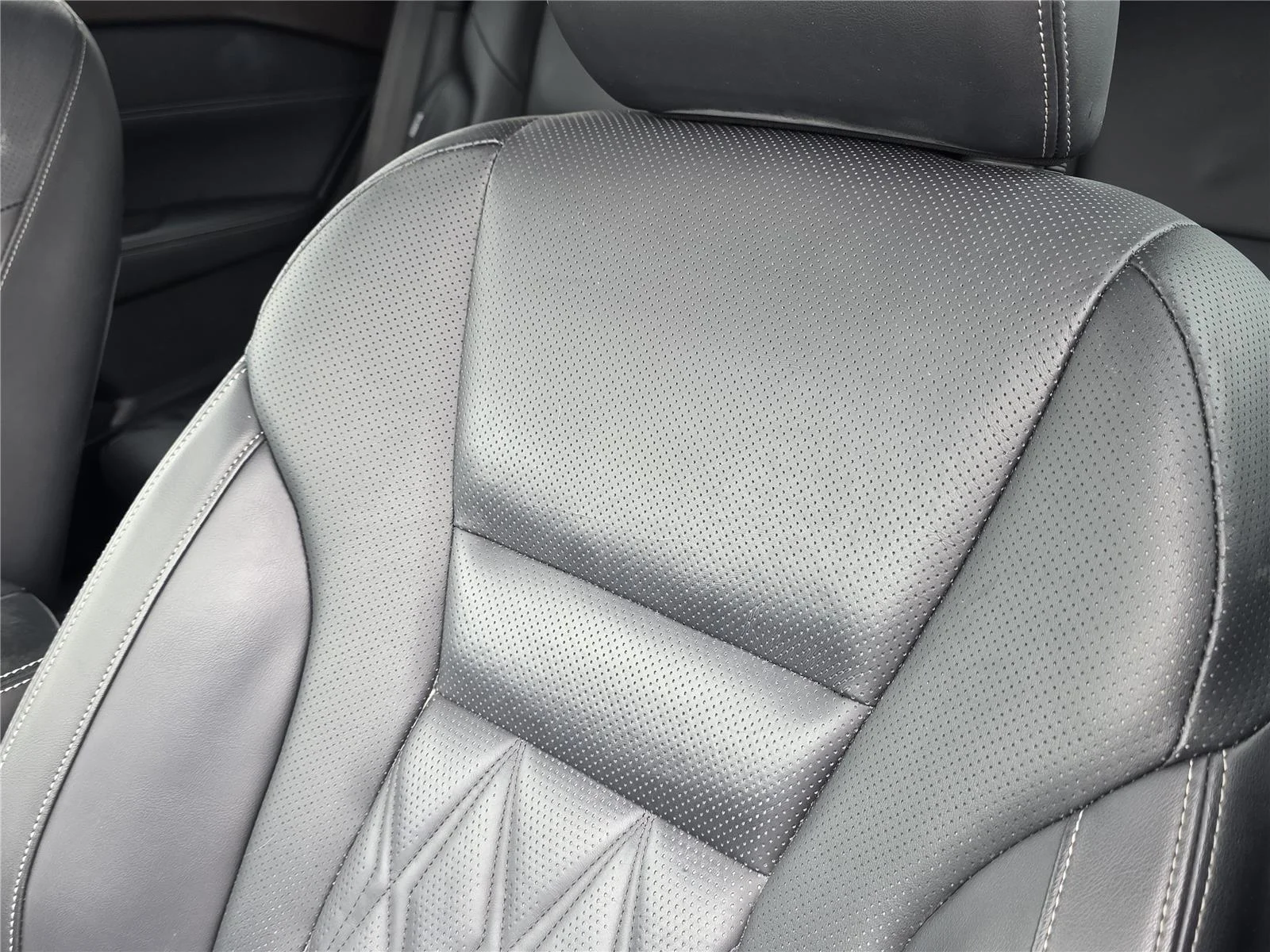 Used 2023 Pearl White Tricoat Nissan Platinum image 23