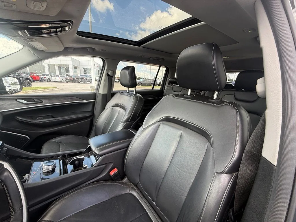 Used 2022 Gray Jeep Limited image 21