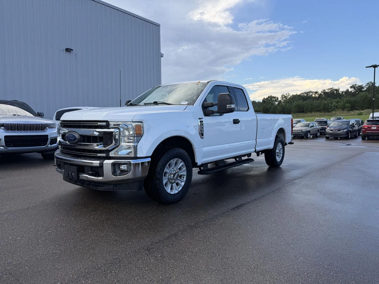 Used 2022 Oxford White Ford XLT image 1