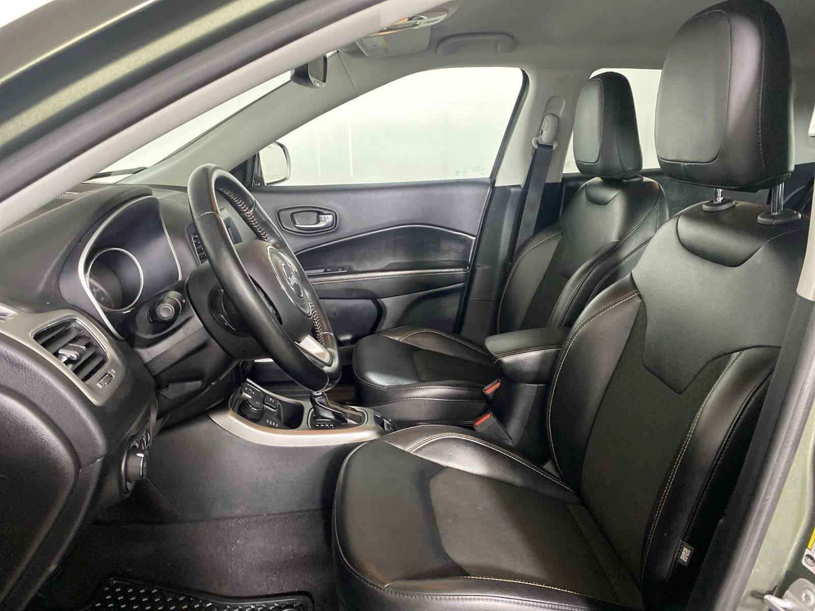 Used 2021 Olive Green Pearlcoat Jeep Latitude image 20