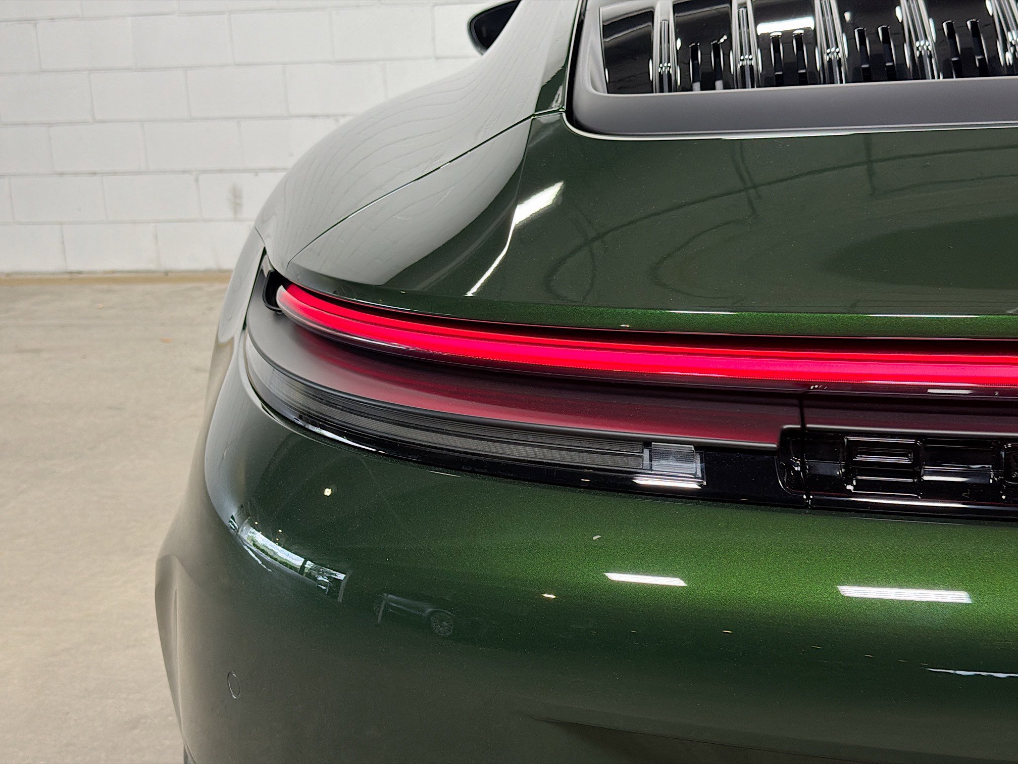 Certified Used 2026 Oak Green Metallic Neo Porsche Carrera T image 11