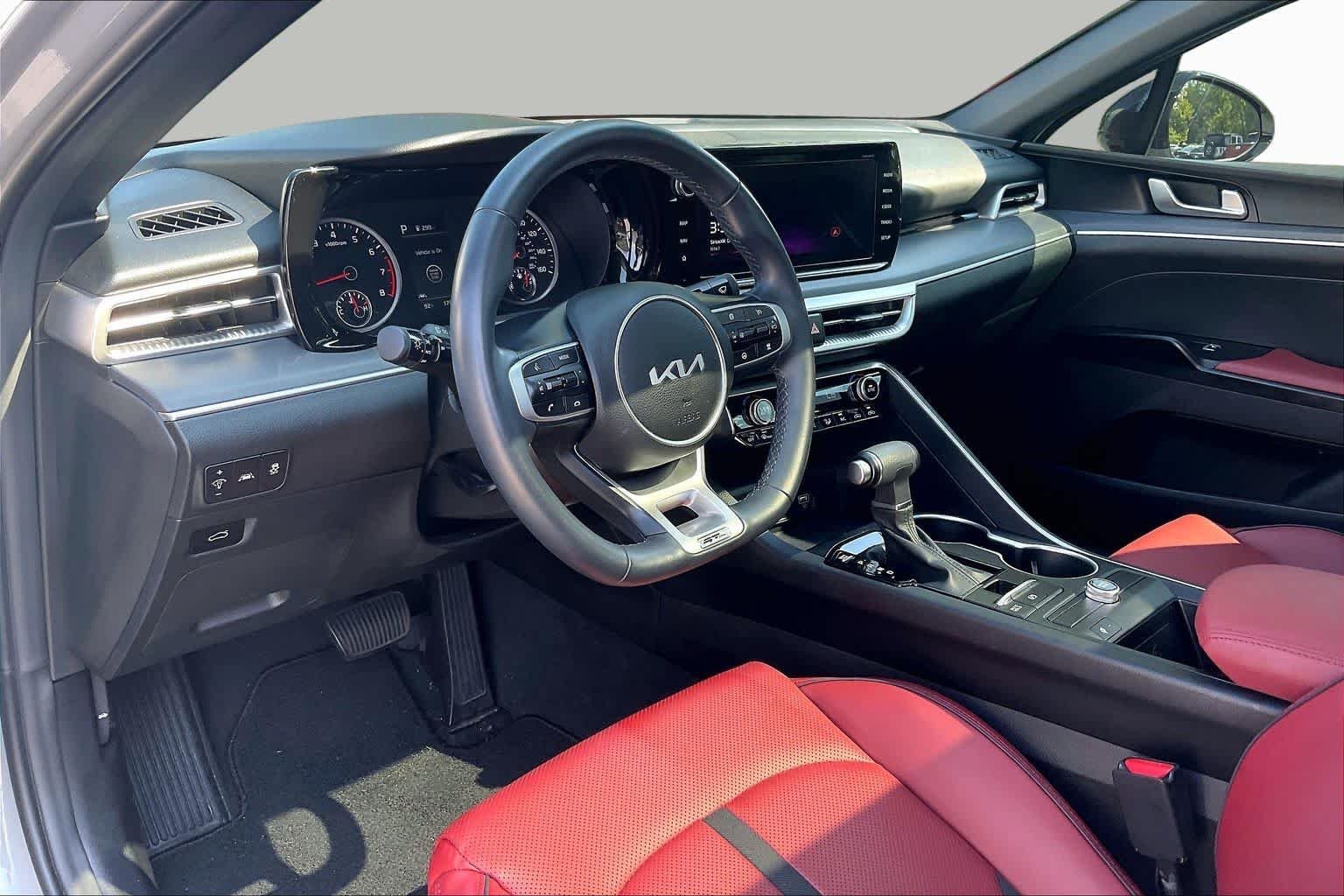 Used 2023 Wolf Gray Kia GT-Line image 17