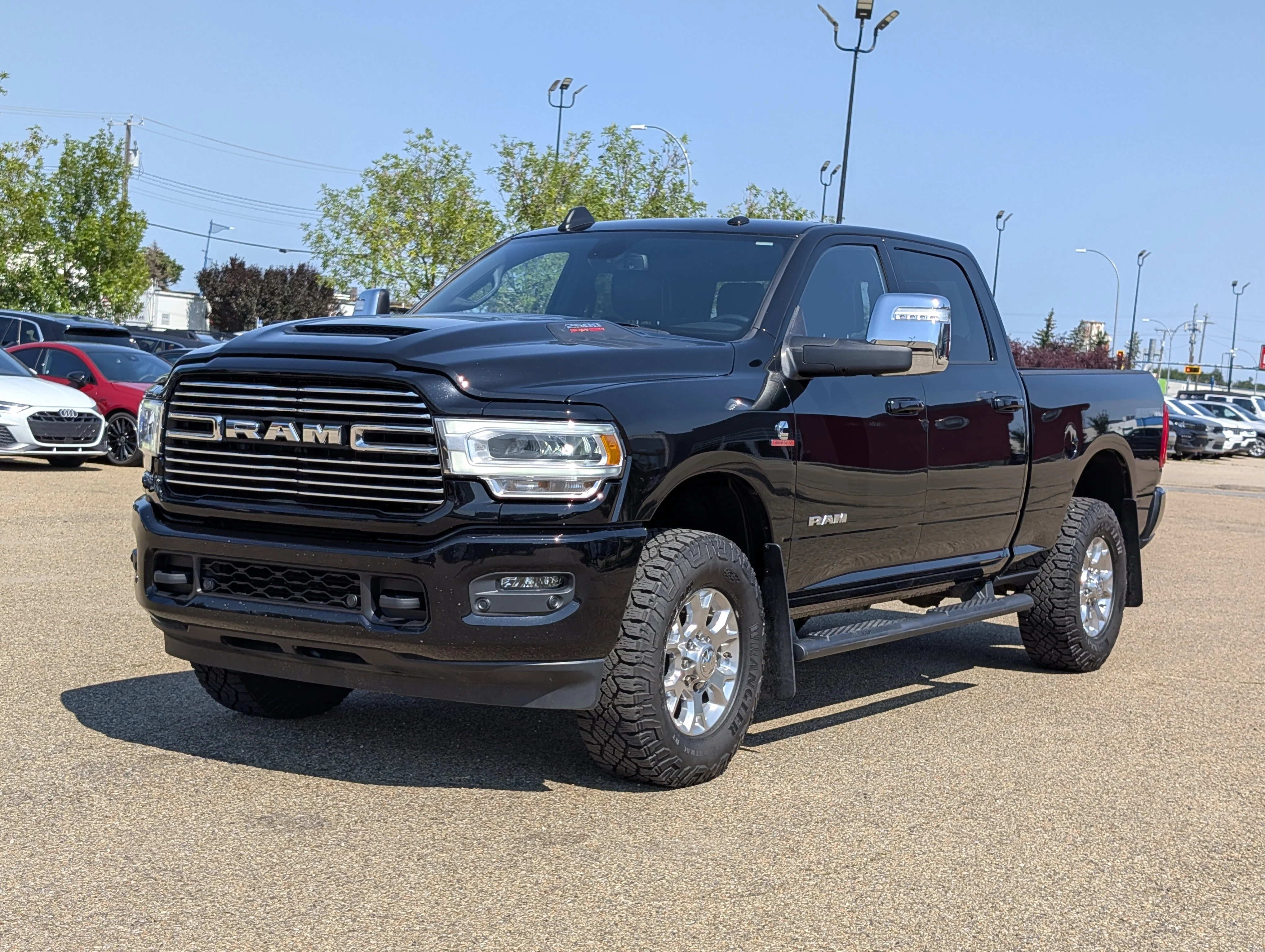 Used 2023 Diamond Black Crystal Pearlcoat Ram Laramie image 2