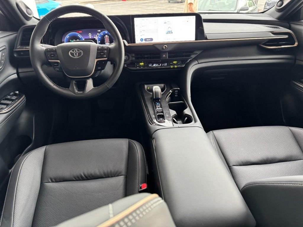 Used 2025 Red Toyota Platinum image 14