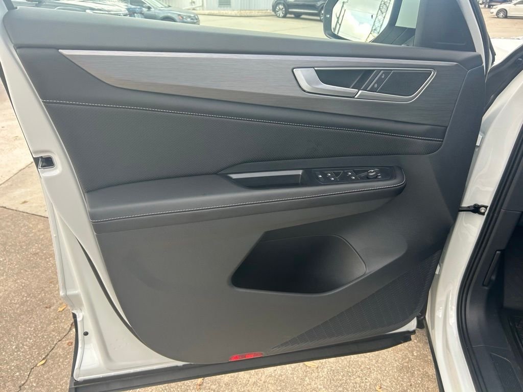 New 2026 White/off-white Volkswagen 2.0T SE image 49