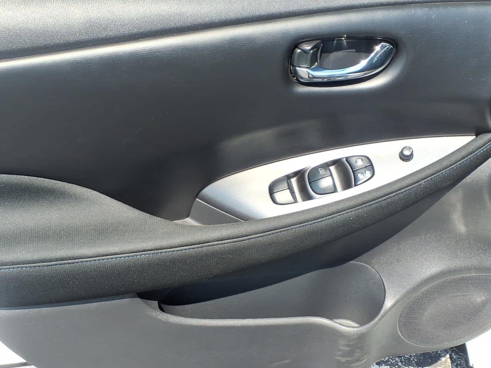 Used 2023 Glacier White Nissan S image 16