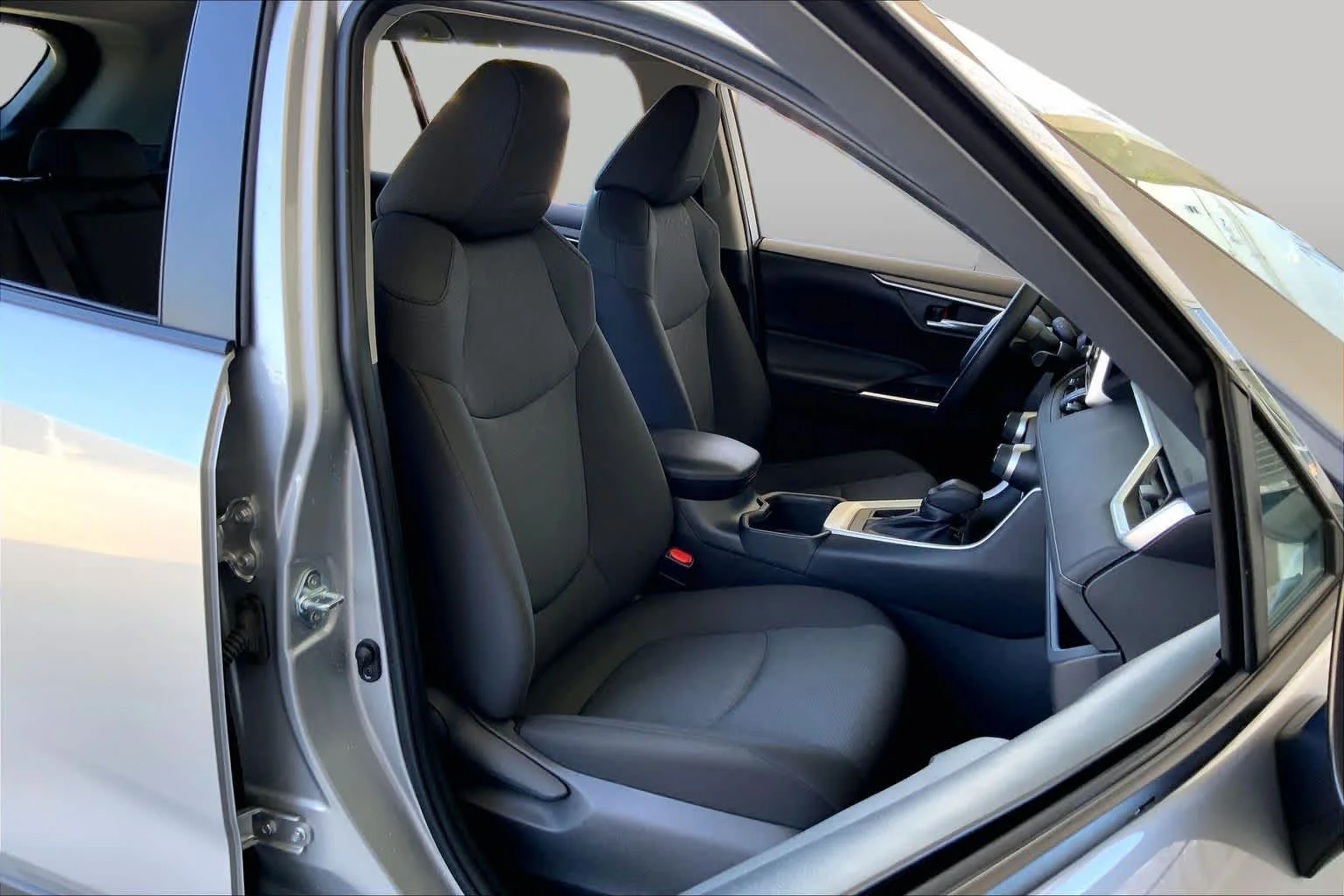 Used 2025 Silver Sky Metallic Toyota XLE image 8