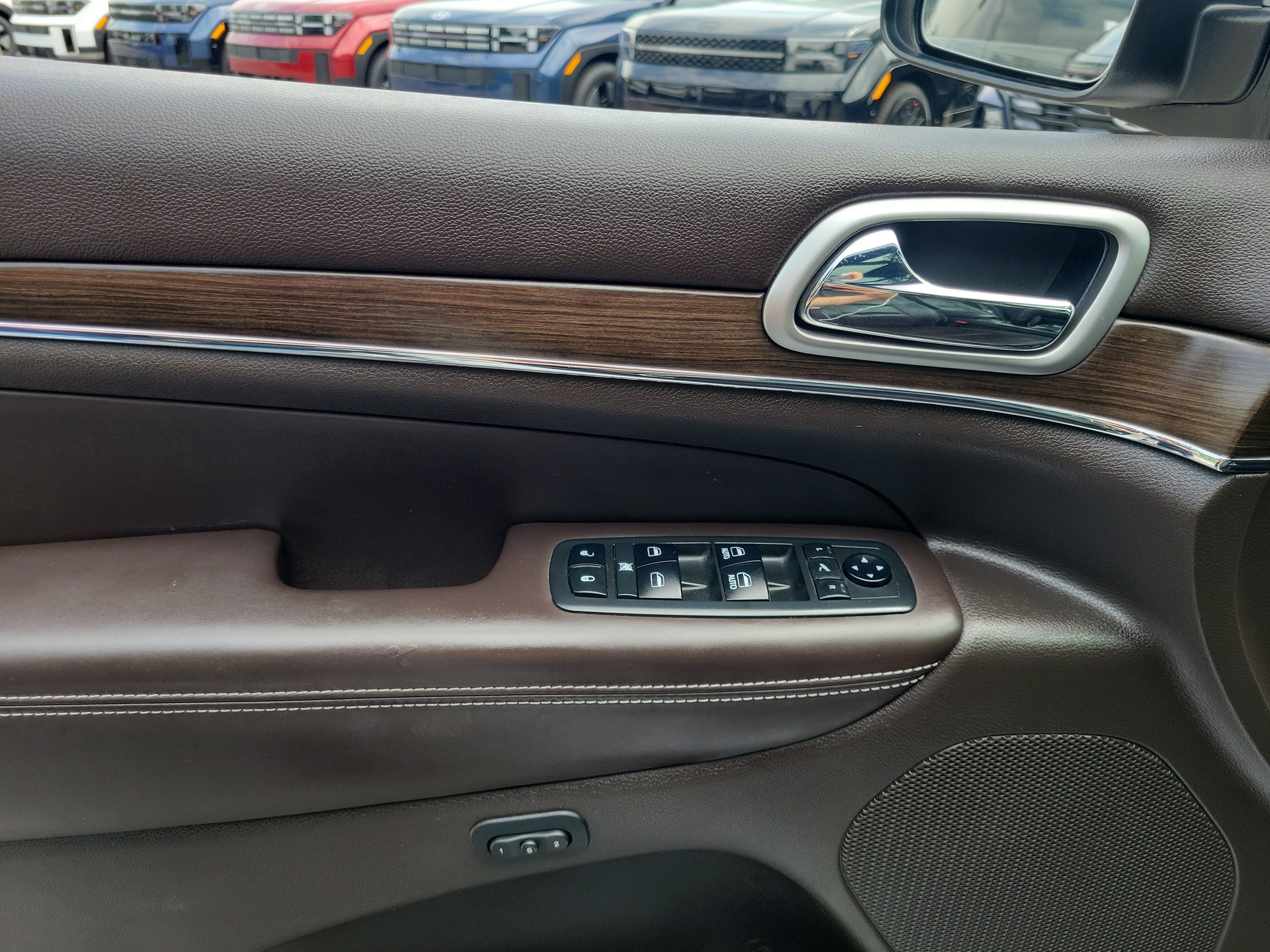 Used 2018 Ivory 3-Coat Jeep Overland image 17