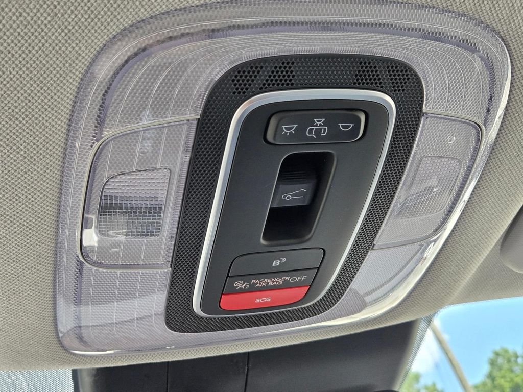2025 Hyundai Elantra Limited - Photo 29