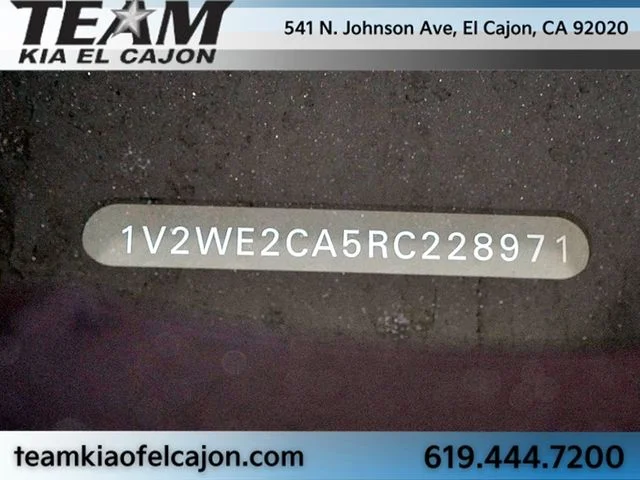 Used 2024  Volkswagen 2.0T SE w/Technology image 32