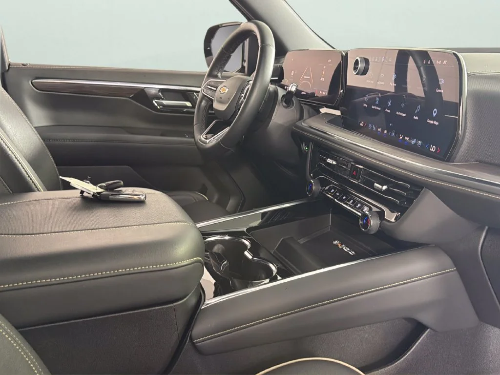 Used 2025 Black Chevrolet Premier image 40