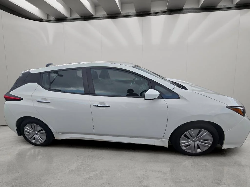 Used 2023 Glacier White Nissan S image 12