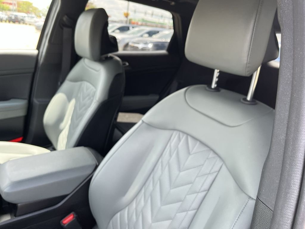 Used 2023 Black Kia X-Line image 11