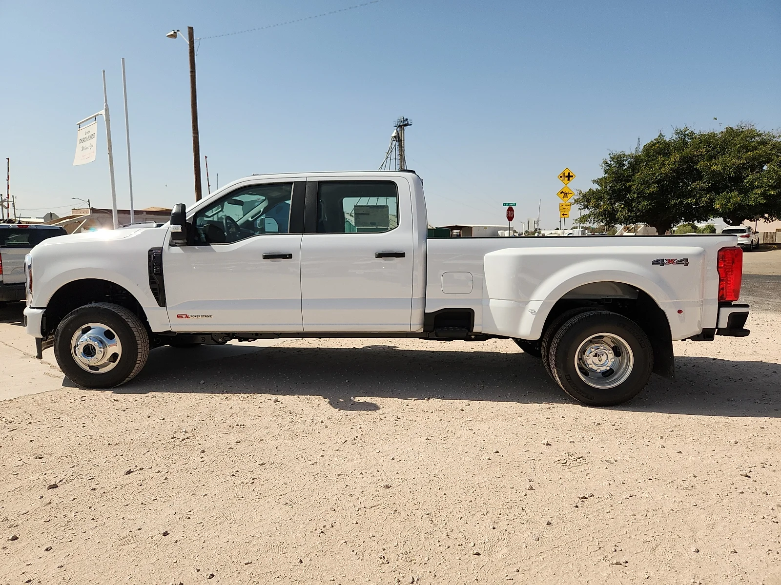 New 2027 Oxford White Ford XL image 4