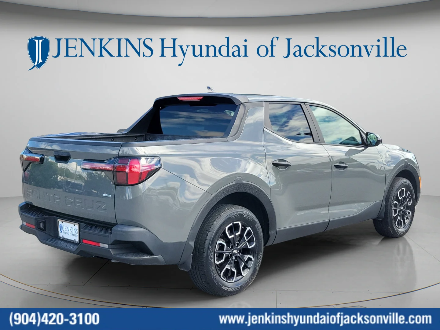 Used 2023 Hampton Gray Hyundai SEL image 3