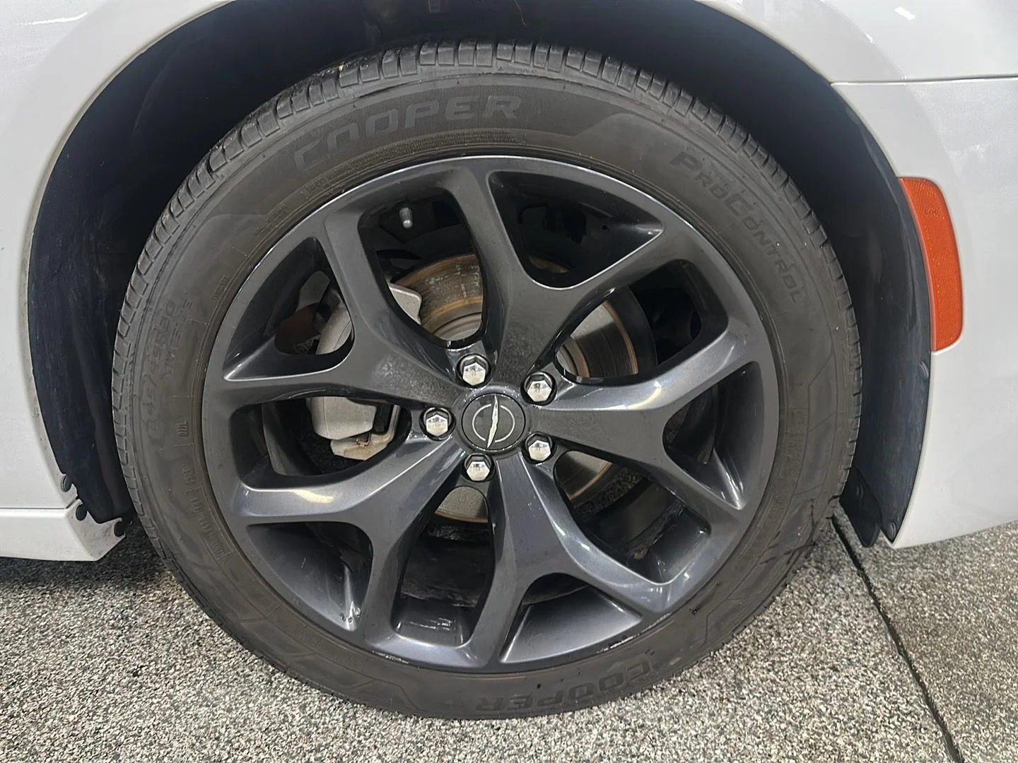 Used 2021 Bright White Clearcoat Chrysler Touring image 9