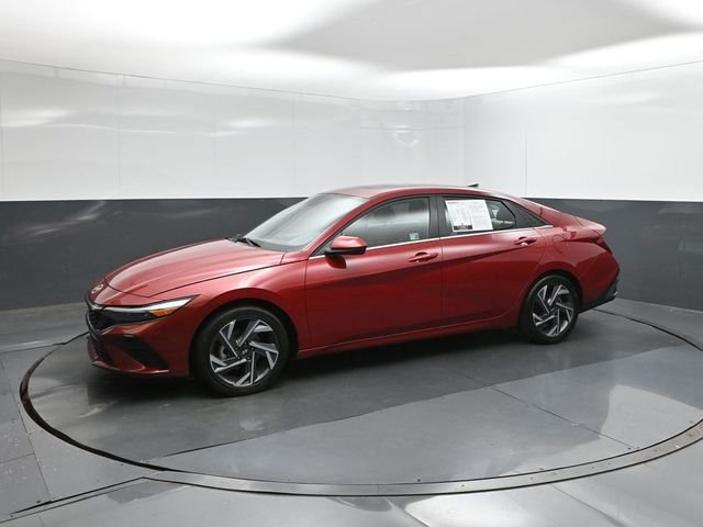 Used 2025 Red Hyundai SEL Convenience image 28