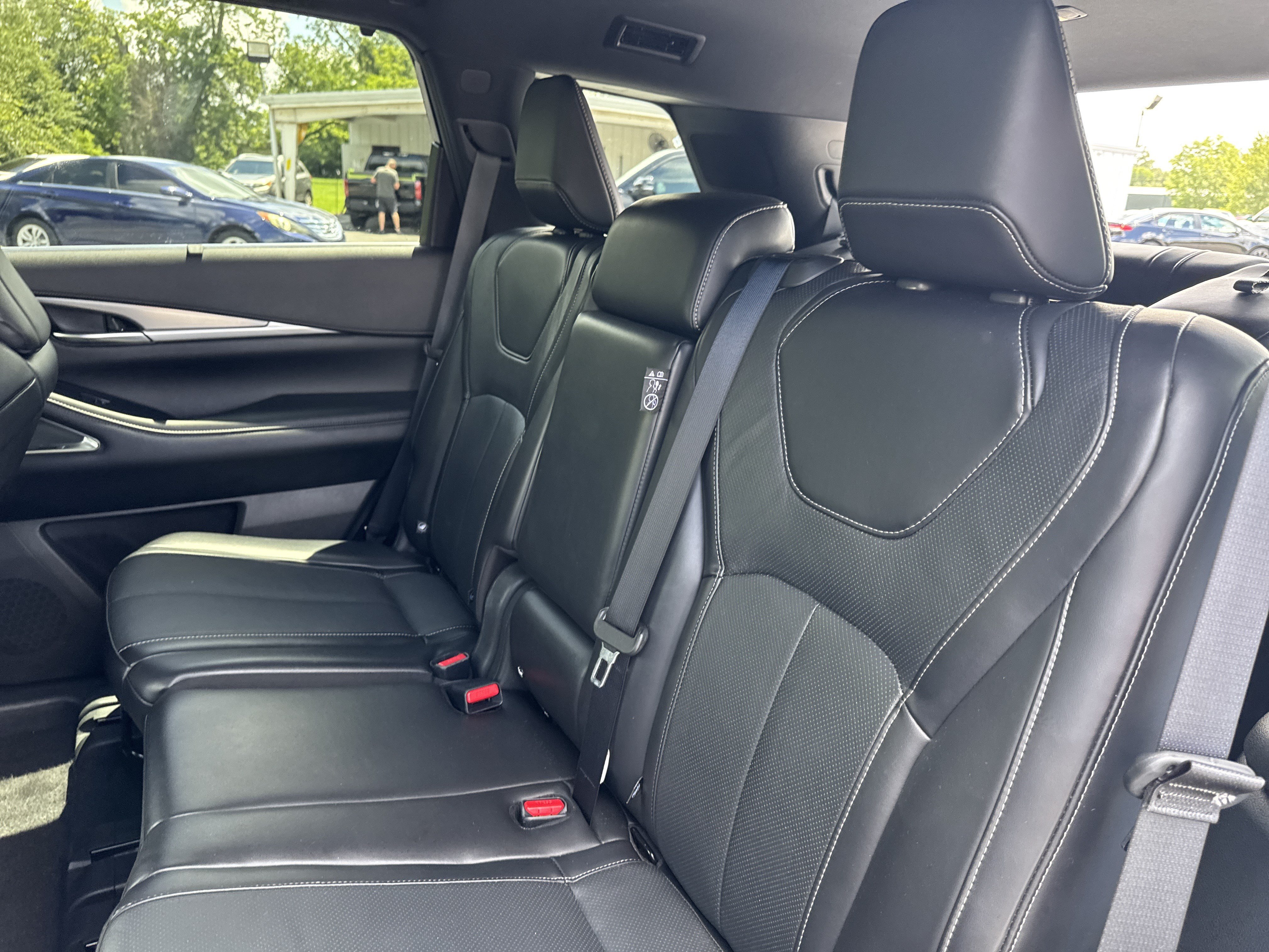 Used 2025 Mineral Black INFINITI LUXE image 27