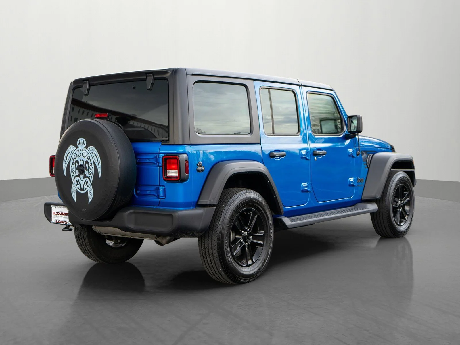 Used 2022 Hydro Blue Pearl Coat Jeep Unlimited Sport Altitude image 8