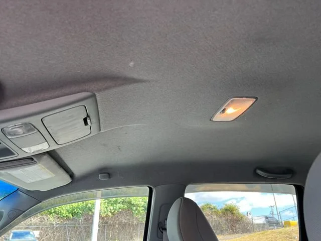 Used 2009 Super White Toyota  image 26