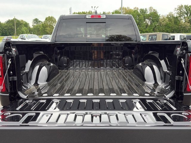 New 2026 Diamond Black Crystal Pearl-Coat Exterior Paint RAM Laramie image 13
