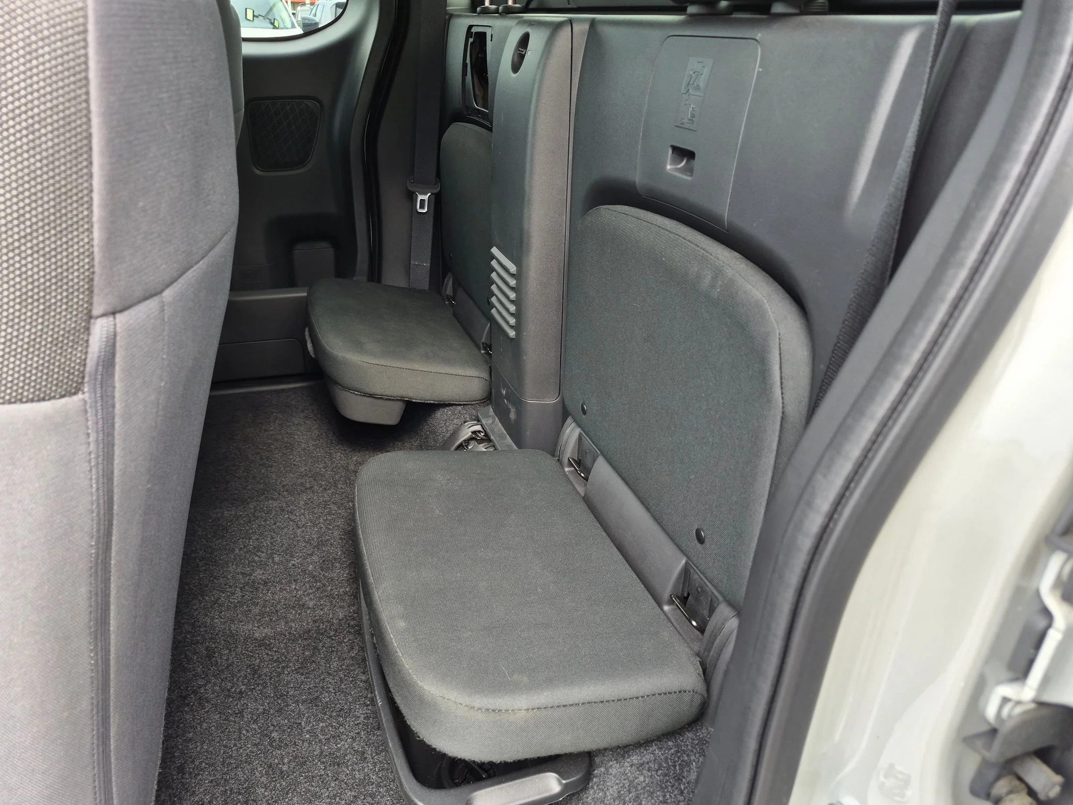 Used 2025 Glacier White Nissan SV image 21