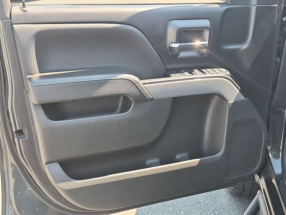 Used 2018 Graphite Metallic Chevrolet LT image 10