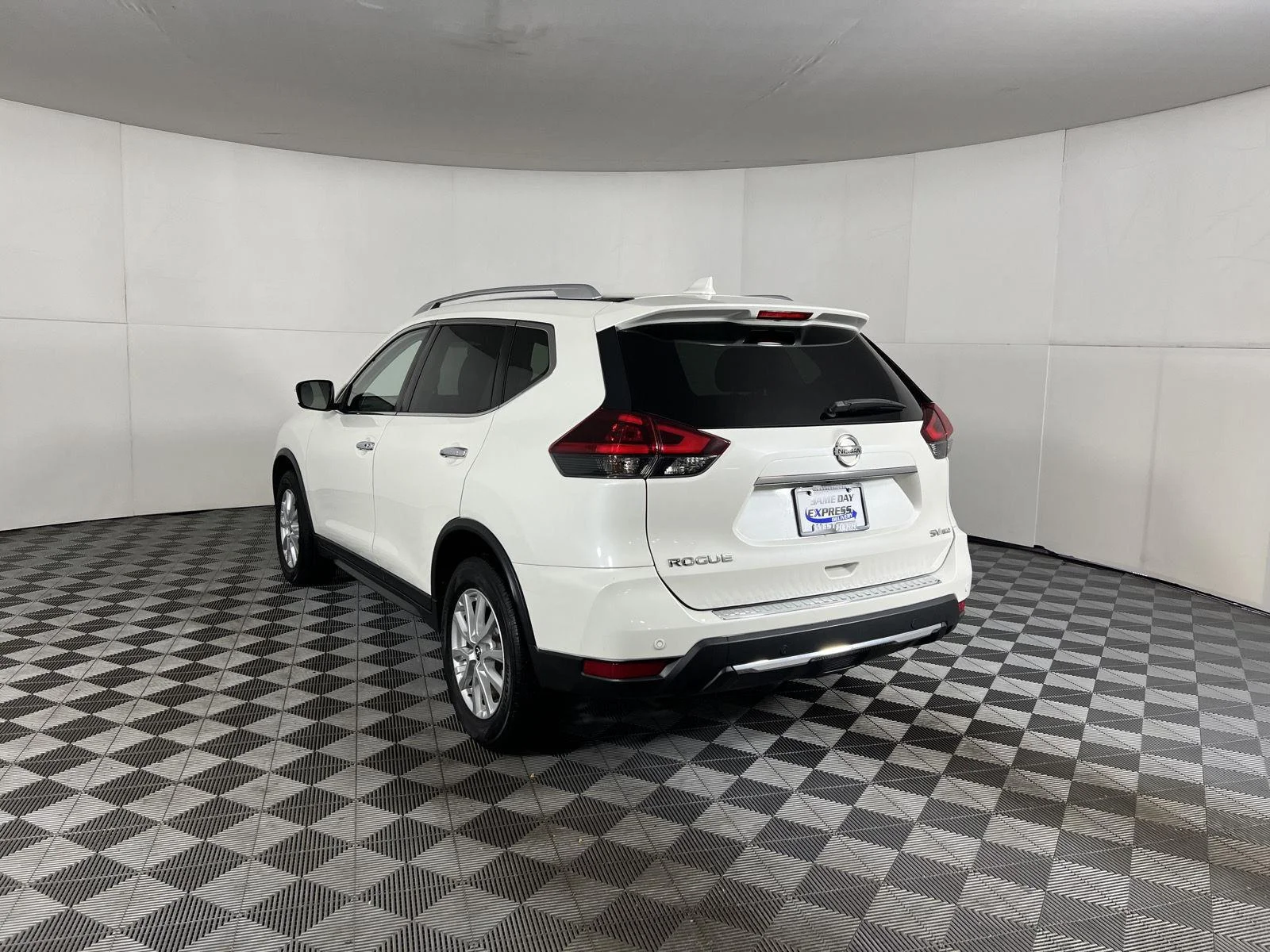 Used 2020 Pearl White Tricoat Nissan SV image 7