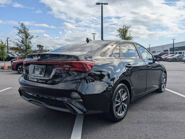 Used 2024 Black Kia LXS image 3