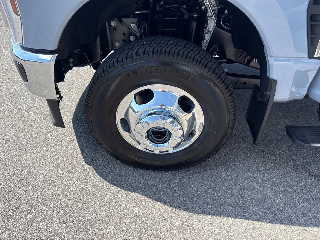 New 2026 Glacier Gray Metallic Tri-Coat Ford F-350® Lariat® image 24