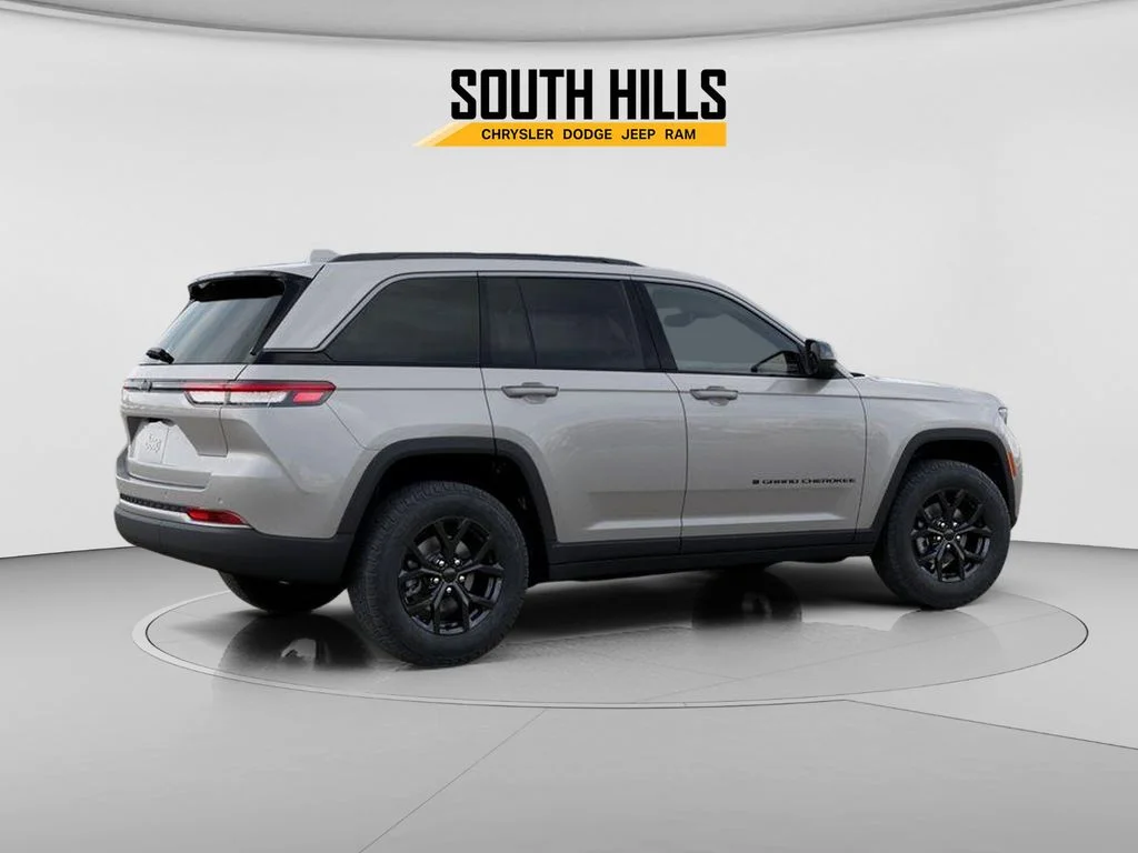 New 2026 Silver Zynith Exterior Paint Jeep Altitude image 4