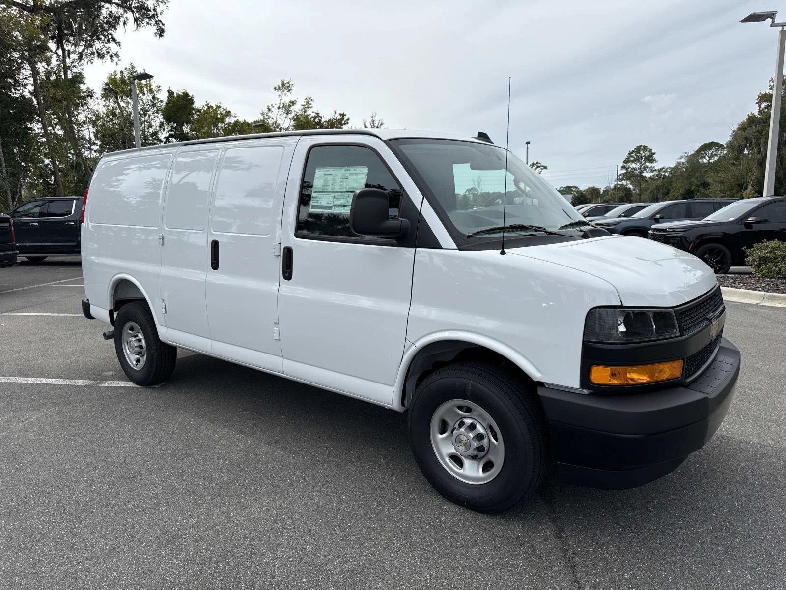 2025 Chevrolet Express 2500 Work Van HD's photo