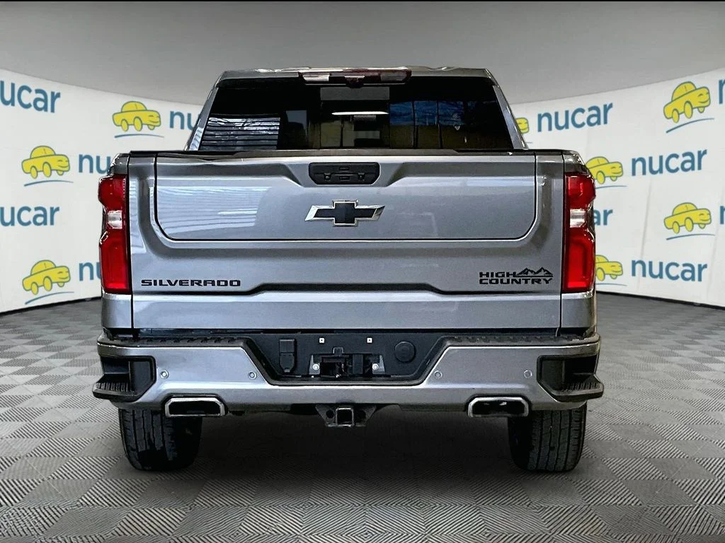 Used 2022 Gray Chevrolet High Country image 5
