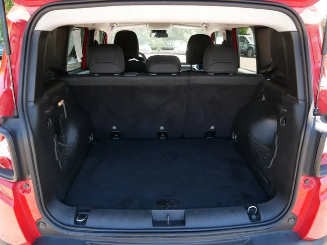 Used 2018 Red Jeep Latitude image 10