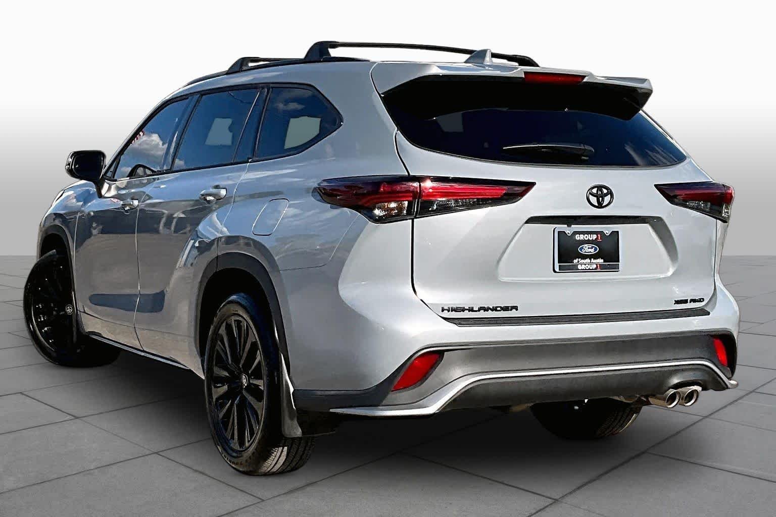 Used 2025 Cement Toyota XSE image 12